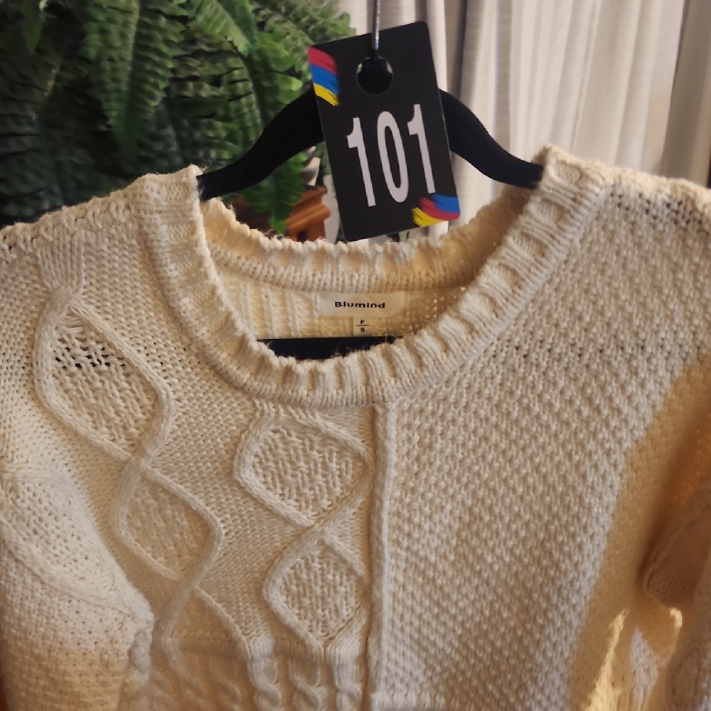 #101...Blumind Women's Cream Sweater...Small